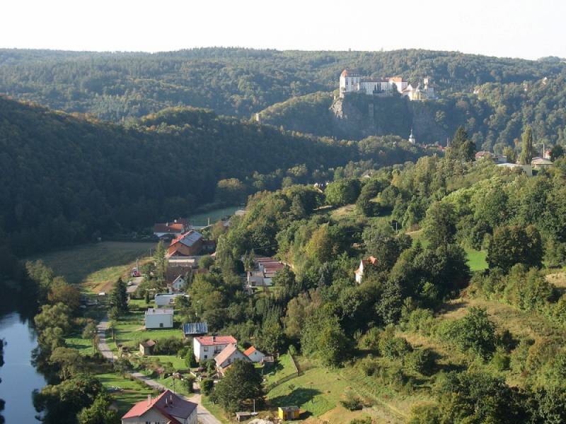 Vranov nad Dyjí - pohled od přehrady